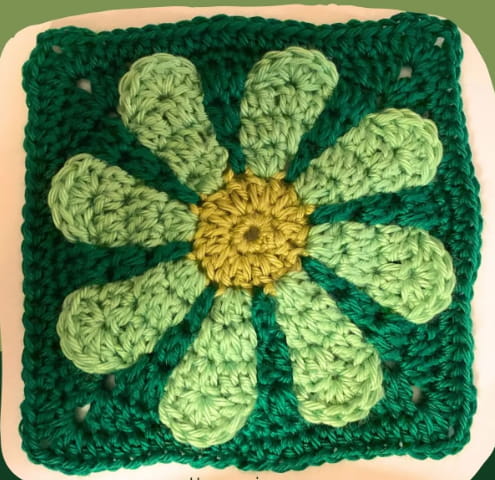 Retro Daisy Granny Square Pattern