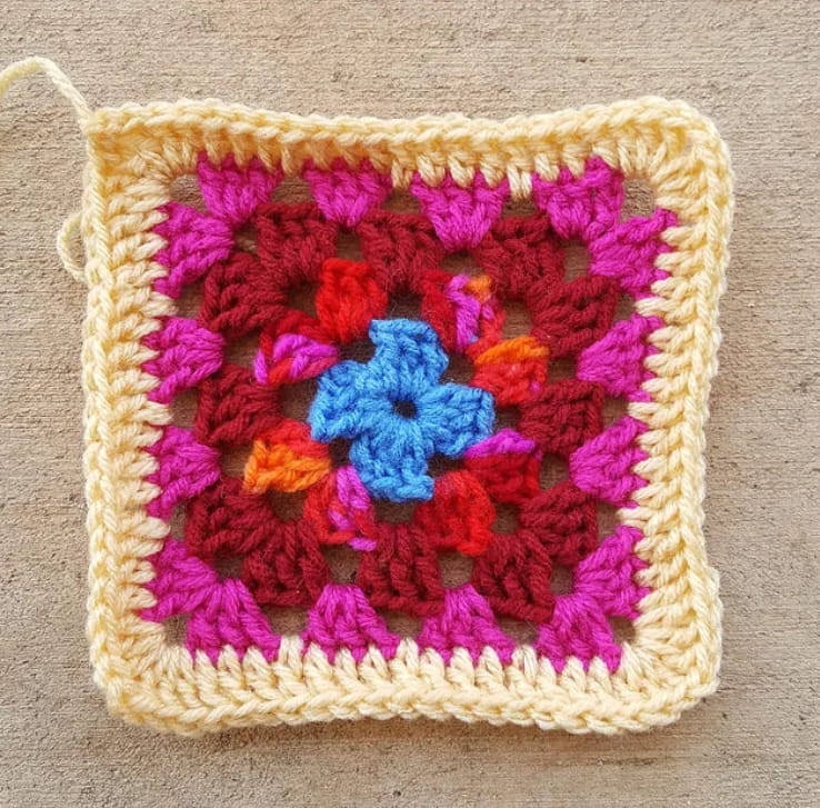Vintage Five-Round Granny Square Pattern